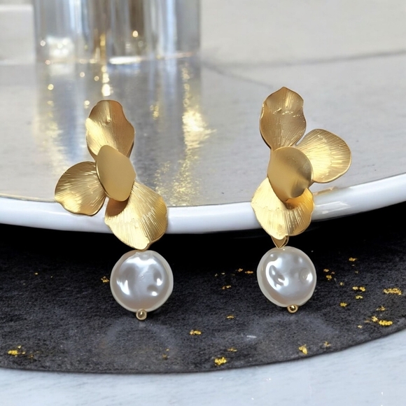 🆕️Golden Blooms & Pearl Drops Vintage Dangle Earrings for Timeless Elegance - Picture 1 of 11